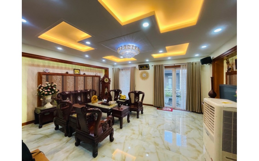 BÁN BIỆT THỰ - 4 TẦNG - NGANG 6.7M - TẶNG FULL NỘI THẤT GỖ - P TÂN SƠN NHÌ - KHU VIP