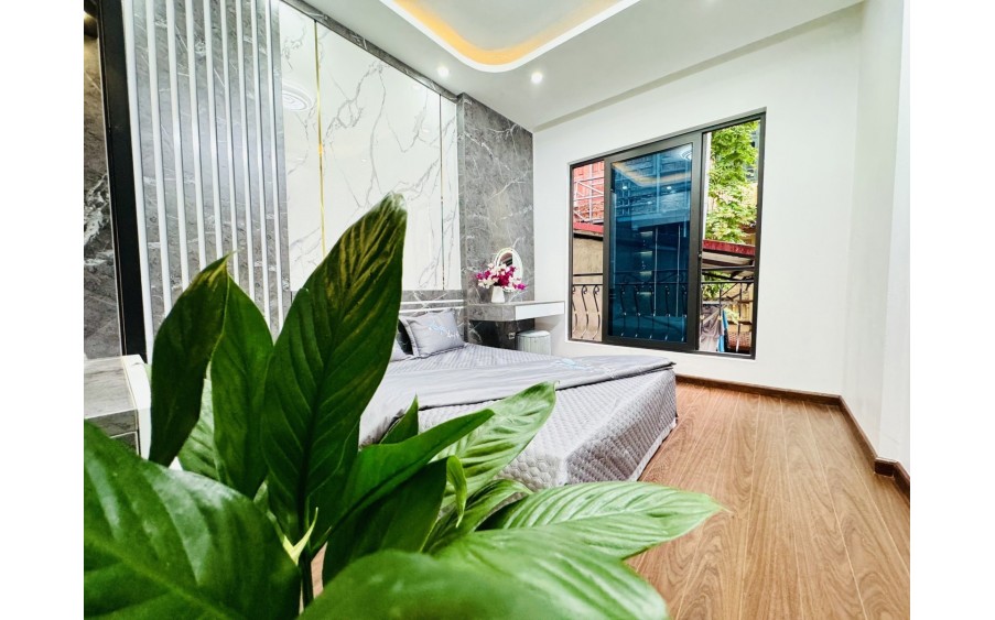 Nhỉnh 5 tỷ ô tô đỗ cửa  phố Nguyễn Trãi Thanh Xuân 40m 4 tầng nhà đẹp ở luôn lh 0817606560