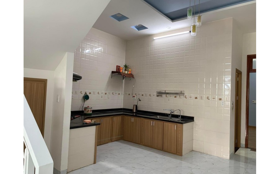 Cho thuê nhà 2 tầng có sân vườn đường  Mẹ Thứ- Hoà Xuân- Cẩm lệ