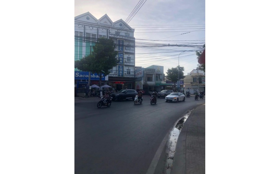 BÁN NHÀ ĐƯờNG THỐNG NHẤT  (Fo)...THỊ XÃ LAGI