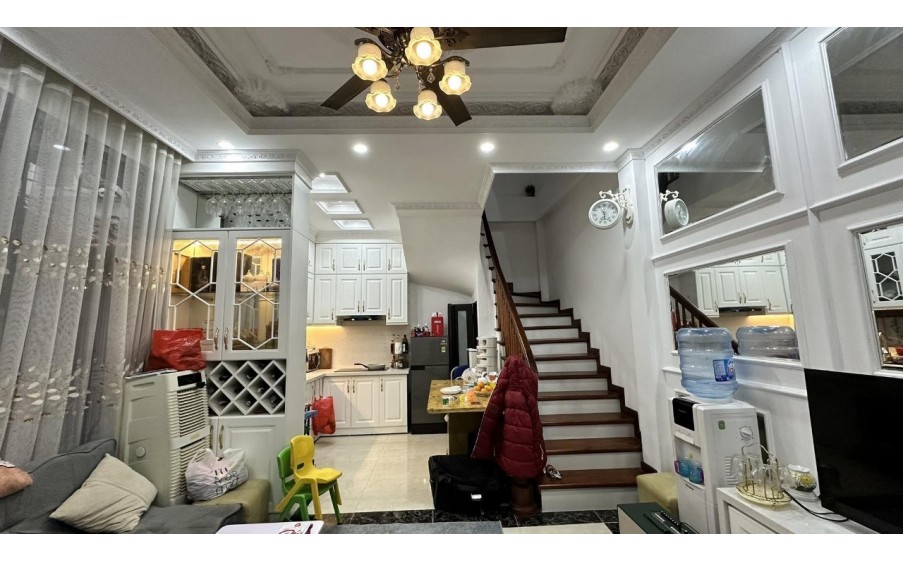 Bán nhà Thanh Xuân  Quan Nhân 40m 5 tầng nhà đẹp ở luôn ngõ thông hơn 6 tỷ 0817606560