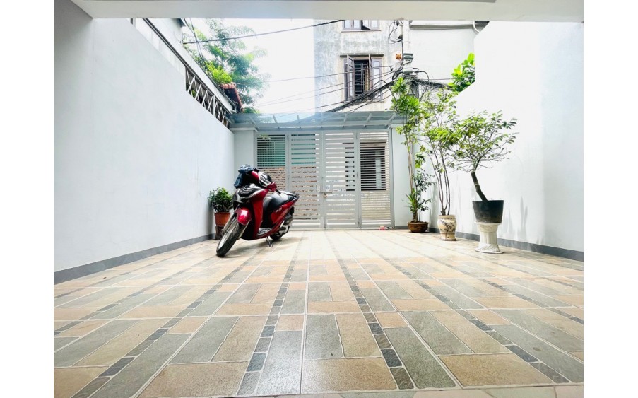 bán nhà Ngọc Thuỵ 100m x 5 tầng, mặt tiền 5m, gara ôtô, ô chờ thang máy,8.5 tỷ