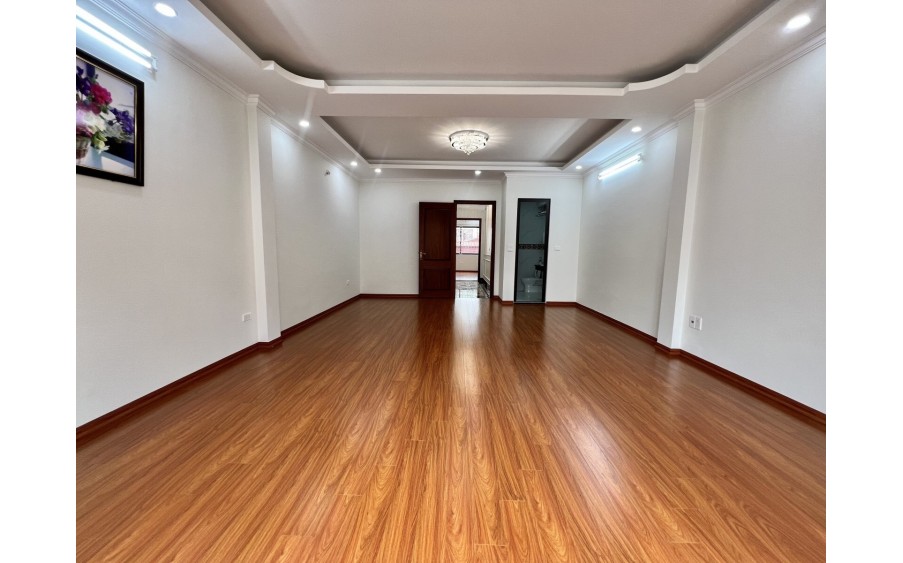 Bán Nhà mặt phố NGọc Lâm,Long Biên  97m  MT 6,5m  nhỉnh 28ty oto kd