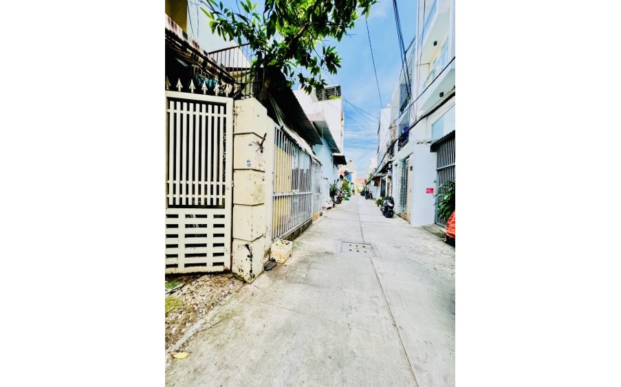 NGAY AEON TÂN PHÚ - HẺM XE HƠI - 100M(5X20) -3 TẦNG - 3PN - GIÁ 9.X TỶ TL