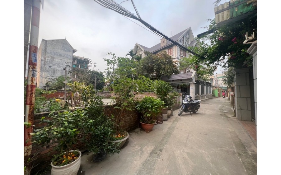 Bán đất chí trung, Tân Quang. 90m2 * mt 10m * 3,8 tỷ. ô tô tránh, kinh doanh.
