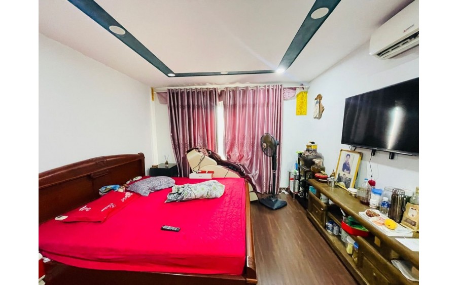 Bán nhà  mặt phố Ngô Gia Tự 210m2,8 tầng, mặt tiền 7m,45 tỷ Long Biên.