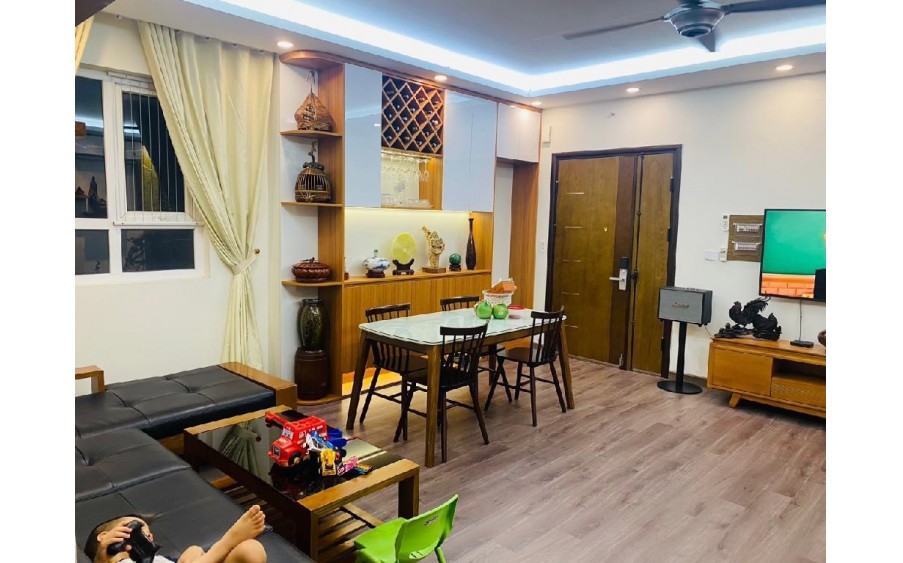 Mua bán nhà Cầu Giấy - DT 40m2 - 5 tầng - 5.9 tỷ, full nội thất, đang cho thuê dòng tiền 25tr/ tháng.