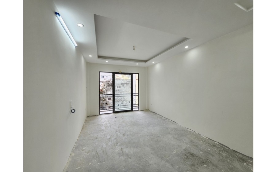 Bán Nhà Tân Mai-Hoàng Mai, Dt 45  m2, 6 tầng,thang máy, mt 4 m, giá 8 tỷ.
