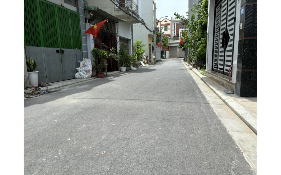SIÊU HOA HẬU DÃN DÂN NGAY GẦN KHU ĐẤU GIÁ LỄ PHÁP - 60M LỄ PHÁP - CÁCH THÀNH PHỐ THÔNG MINH TRONG TẦM VỚI-1KM RA CẦU NHẬT TÂN-XE 7 CHỖ NGỦ TRONG ĐẤT.