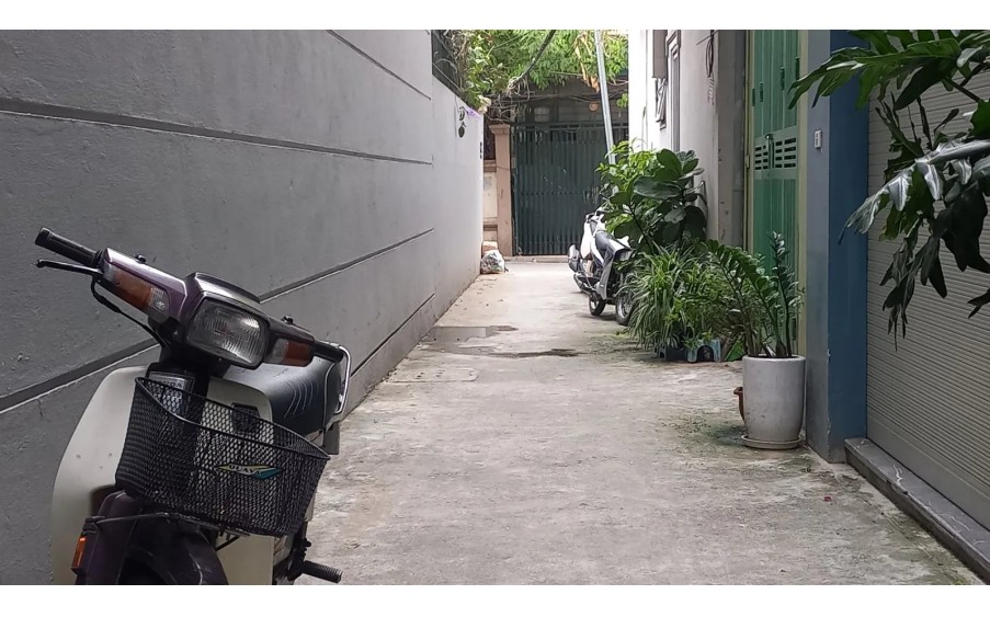 Bán nhà Ngọc thụy 41m2,5 tầng, mặt tiền 3.7m, chỉ 6 tỷ.Long Biên.