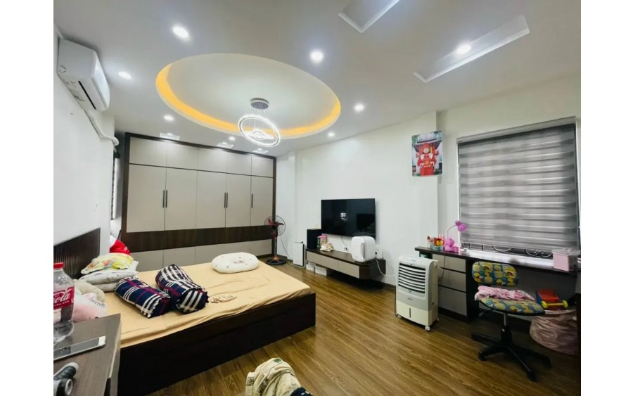 Bán nhà Ngọc thụy 41m2,5 tầng, mặt tiền 3.7m, chỉ 6 tỷ.Long Biên.