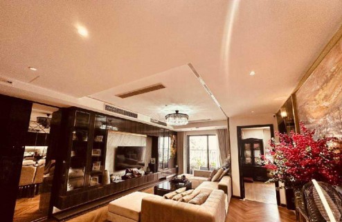 Hiếm! Căn 135m2 full nội thất cao cấp 3PN 4WC tầng trung hướng mát 10.8 tỷ