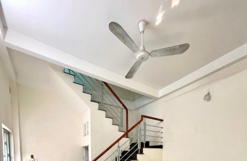 Bán nhà gần ngã tư TL10 QL1A, Bình Tân, 30m2, 3tầng,  giá 1.3 tỷ