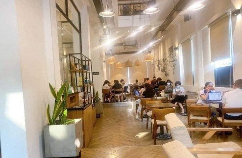 Bán Nhà Mặt Phố Hoàng Cầu Quận Đống Đa. 239m Mặt Tiền 8.2m Nhỉnh 66 Tỷ. Cam Kết Ảnh Thật Mô Tả Chính Xác. Chủ Thiện Chí Cần Bán Nhanh. 2030