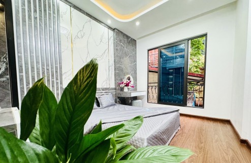 Nhỉnh 5 tỷ ô tô đỗ cửa  phố Nguyễn Trãi Thanh Xuân 40m 4 tầng nhà đẹp ở luôn lh 0817606560