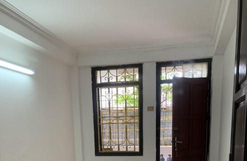 Cho thuê nhà: Ngõ 133 đốc ngữ ( 10 m ra phố ) 45 m2 , 4 tầng , Giá 15.5 triệu