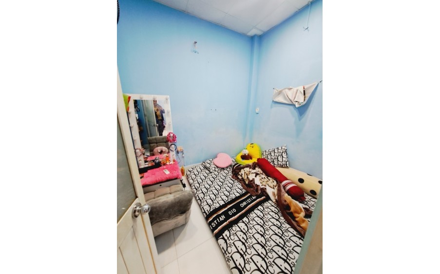 Bán Nhà Đường 3 Tháng 2 , Phường 2, Quận 11.DT 39m2 x 3 tầng (4 x 10). Giá 6.15 tỷ TL.