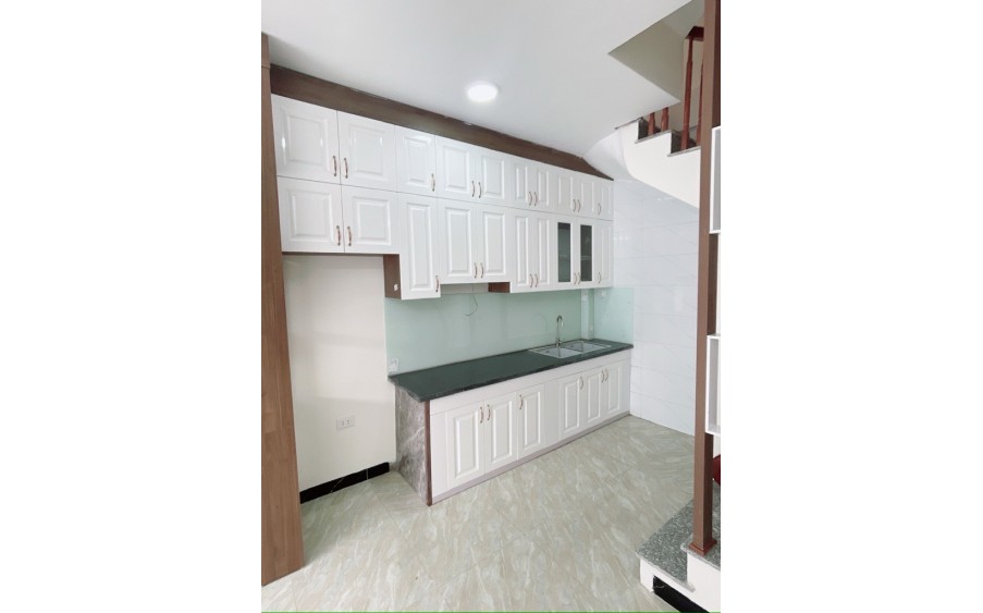 Bán gấpTT Long Biên chân cầu VT phân lô ô tô đỗ cửa 6 tầng mới tinh chỉ hơn 3 tỷ