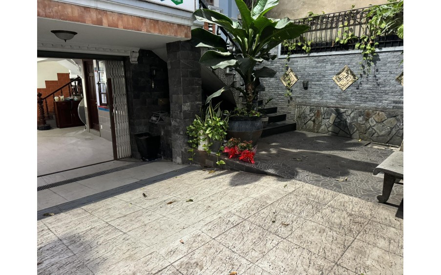Văn phòng cho thuê gần UBND Q12, HXH siêu rộng, GARA RIÊNG