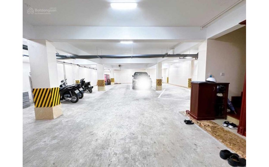 Bán nhà mặt phố Phạm Văn Đồng - Cầu Giấy - 120m 10 tầng Thang Máy Vỉa hè Dòng tiền sẵn