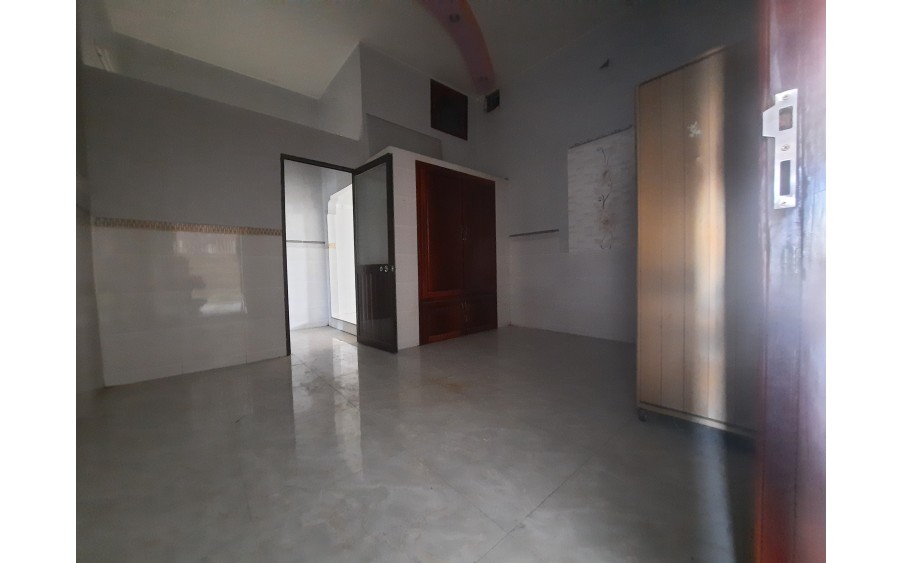Chia tài sản các con bán nhà 2 mặt tiền 1T1L Lạc Long Quân P5 Q11 99m2 4*25 chỉ 150tr m2