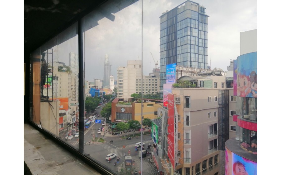 Cho thuê rẻ mặt bằng 8 x 20m thang máy Nguyễn Trãi Quận 1 TP.HCM