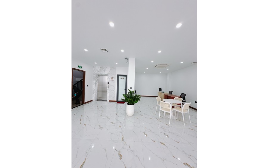 Bán gấp toàn nhà mặt tiền kinh doanh, đường rộng, phường Tân Quý, Quận Tân Phú.