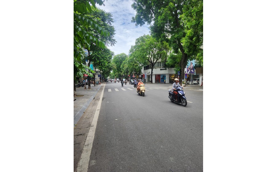 Bán Gấp! Mảnh Đất vàng Mặt Phố Ba Đình, Phố Nguyễn Khắc Hiếu 82m x C4, Giá 35.8 tỷ.
