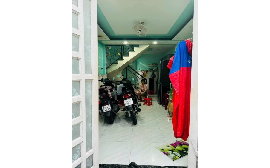 Nhà trệt 2 lầu hẻm xe hơi, sổ hồng riêng sang tên nhanh gọn!