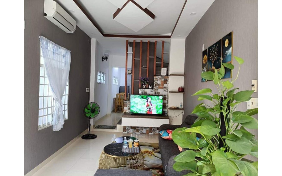 Nhà đẹp nhà mới 3 tầng hẻm Lạc Long Quân - Nha Trang