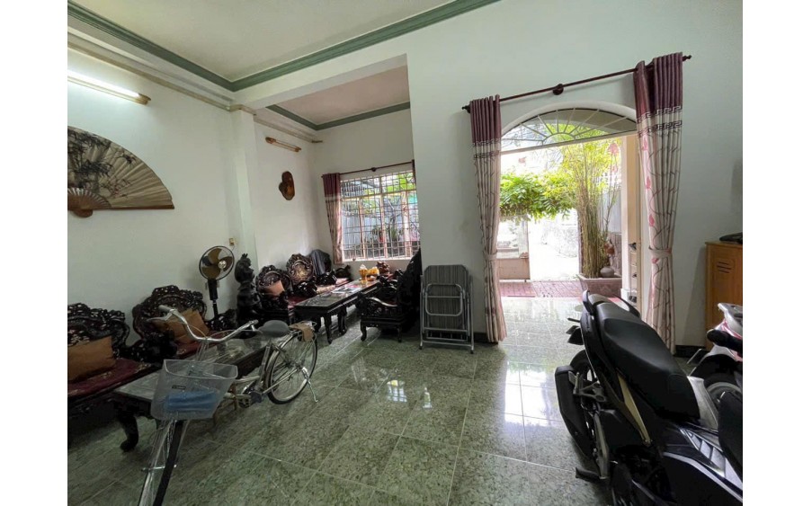 Bán nhà đẹp Phước Tân, TP. Nha Trang - Đường rộng 5m, Giá 5.5 tỷ (có thể thương lượng)!