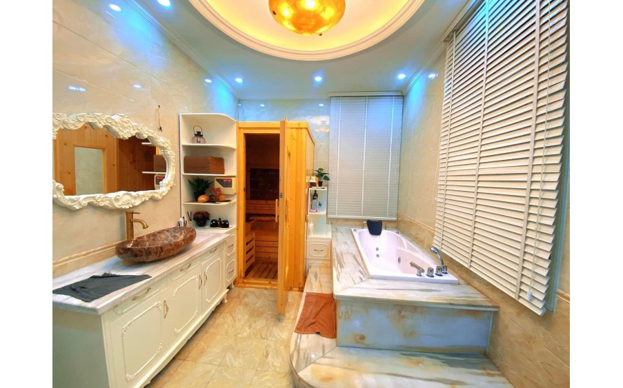 BIỆT THỰ  ĐẲNG CẤP - TẶNG FULL NỘI THẤT NHẬP KHẨU - LÔ GÓC - THANG MÁY - TRUNG TÂM CẦU GIẤY