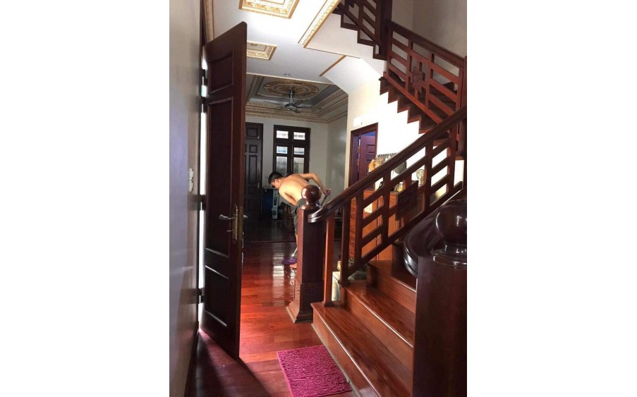 Chuyển nhượng căn nhà lô góc 3 mặt tiền tại Văn Môn