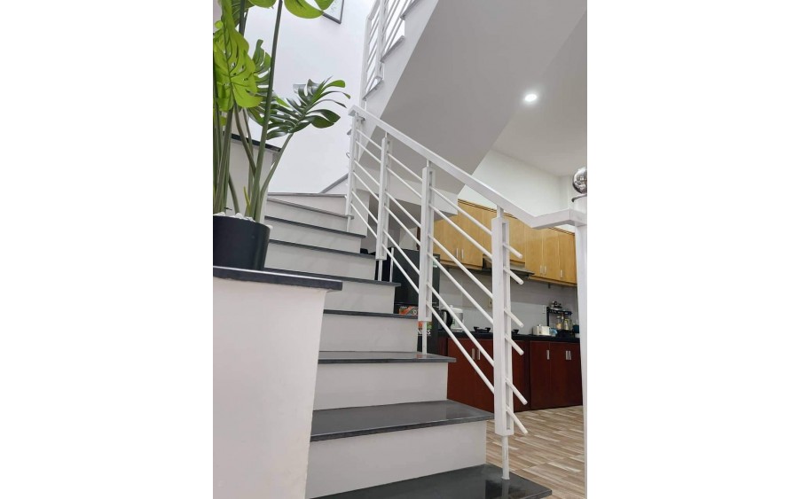 BÁN NHÀ 2 MẶT TIỀN HẺM OTO LÊ HỒNG PHONG, P. PHƯỚC HẢI, NHA TRANG.