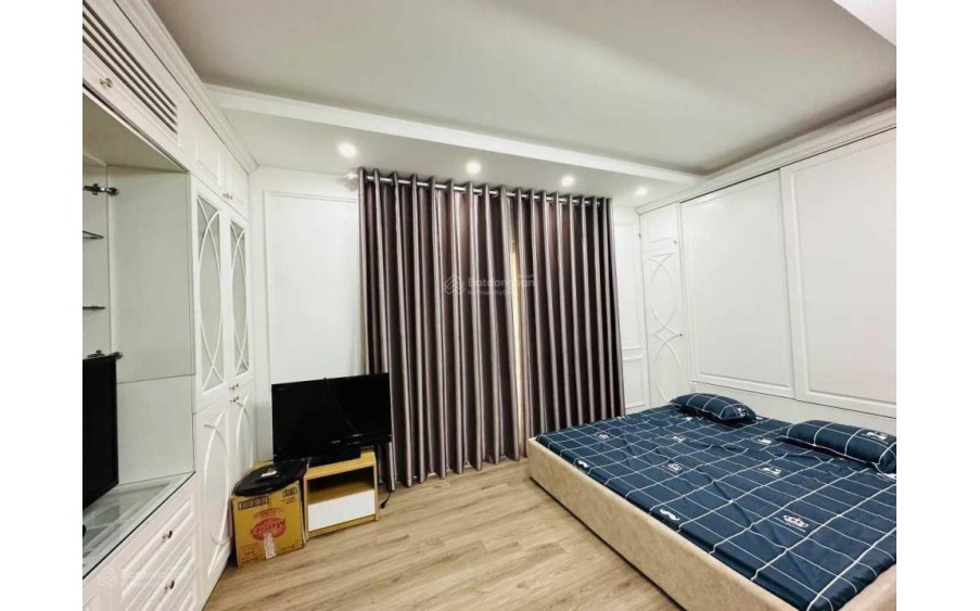 Bán nhà mới tinh 3 mặt tiền, 5 tầng 3 PN, nội thất mới tinh, ô-tô quay đầu, Nhỉnh 8 tỷ