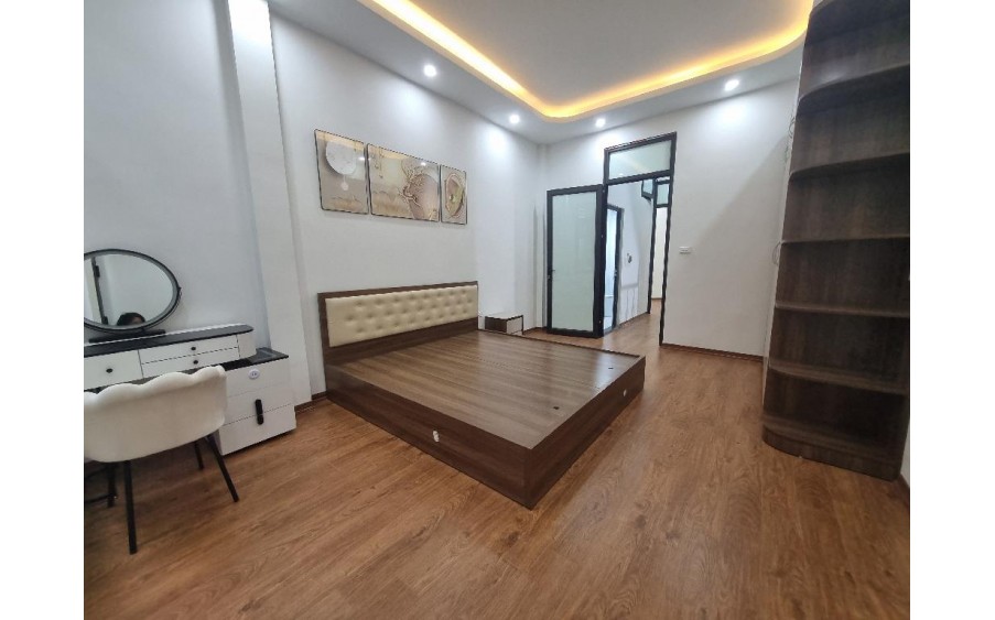Bán Nhà TÂN MAI,ngõ thông tứ tung, ô tô đỗ tại cửa ,  36m2 ,  6.7 tỷ
