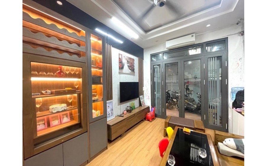 BÁN NHÀ KHƯƠNG ĐÌNH - NHÀ ĐẸP, 3 NGỦ, SỔ NỞ HẬU, CHỦ THIỆN CHÍ TẶNG FULL NỘI THẤT 5.5 TỶ