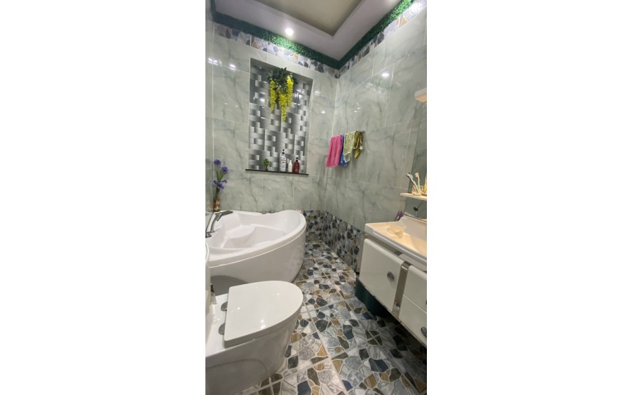 Bán nhà quận 11, đường Lạc Long Quân, 54m2, 3 tầng, hẻm xe hơi, 10 tỷ