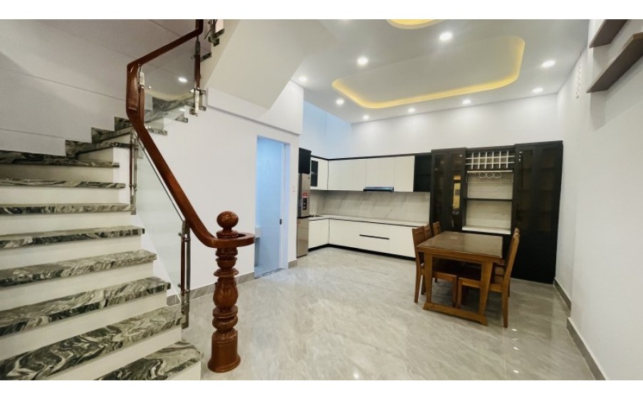Bán nhà quận Tân Bình, Cách Mạng Tháng Tám, 64m2. 3 tầng, hẻm xe hơi, 10.8 tỷ