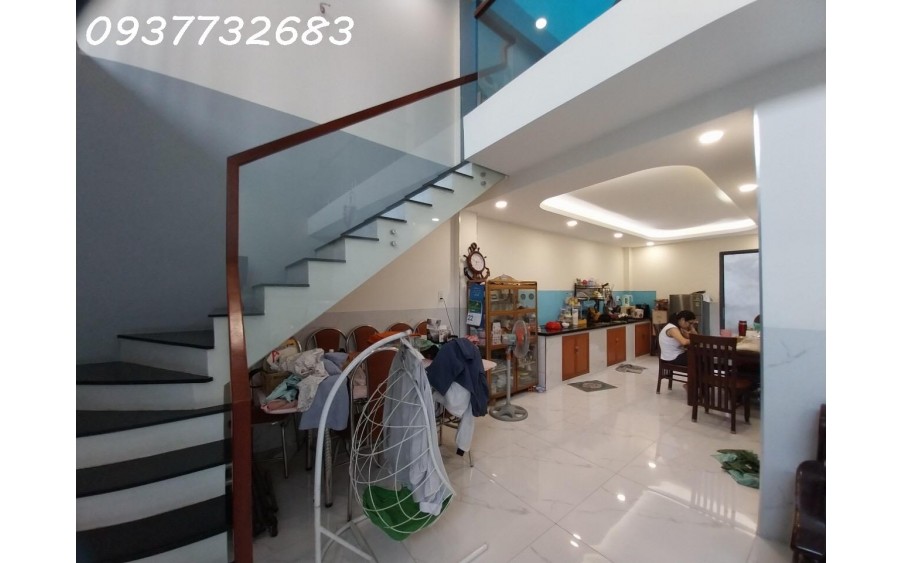 Bán nhà TRường Chinh, Quận 12 - hẻm xe oto 16 chỗ thông thoáng - cách mặt tiền Trường chinh 20m