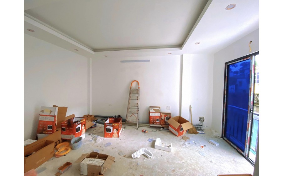 Bán nhà phố Lạc Long Quân, DT 31m2, 5 tầng, 4m MT. nhà đẹp ở ngay.