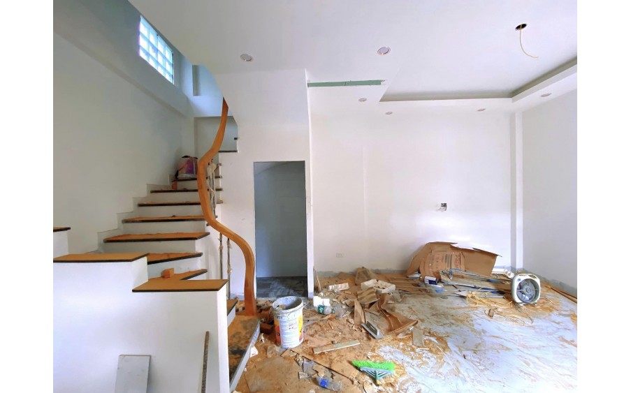 Bán nhà phố Lạc Long Quân, DT 31m2, 5 tầng, 4m MT. nhà đẹp ở ngay.