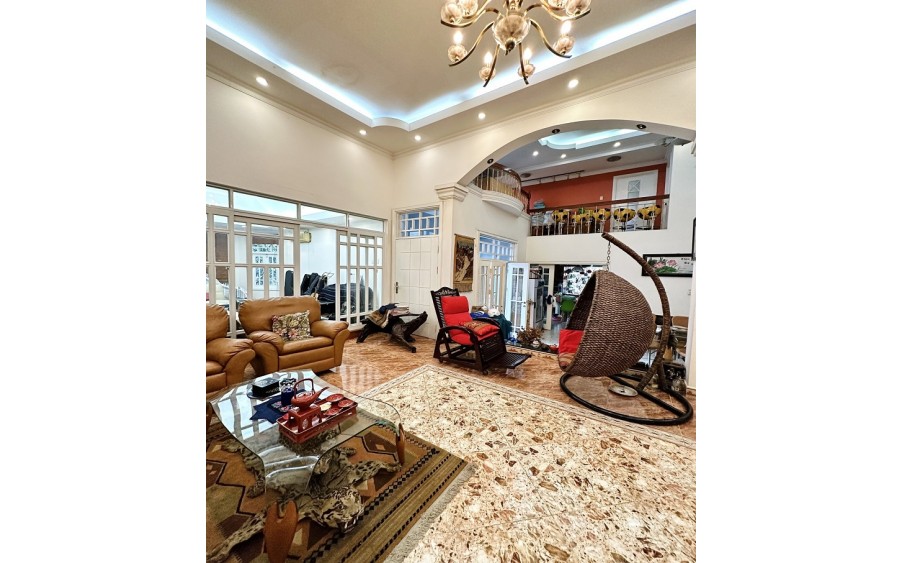 Bán Vila sân vườn, Cống Quỳnh, Nguyễn Cư Trinh, Q1, 333m2, 4 tầng, giá Tân Bình