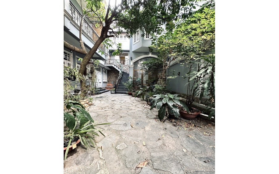 Bán Vila sân vườn, Cống Quỳnh, Nguyễn Cư Trinh, Q1, 333m2, 4 tầng, giá Tân Bình
