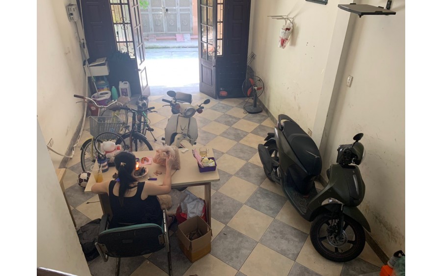 Cho thuê nhà phân lô ô tô cất trong nhà tại phố Vọng 15.5tr