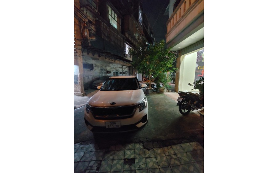 Cho thuê nhà ô tô cất trong nhà ở Trương Định, Hoàng Mai. 12tr