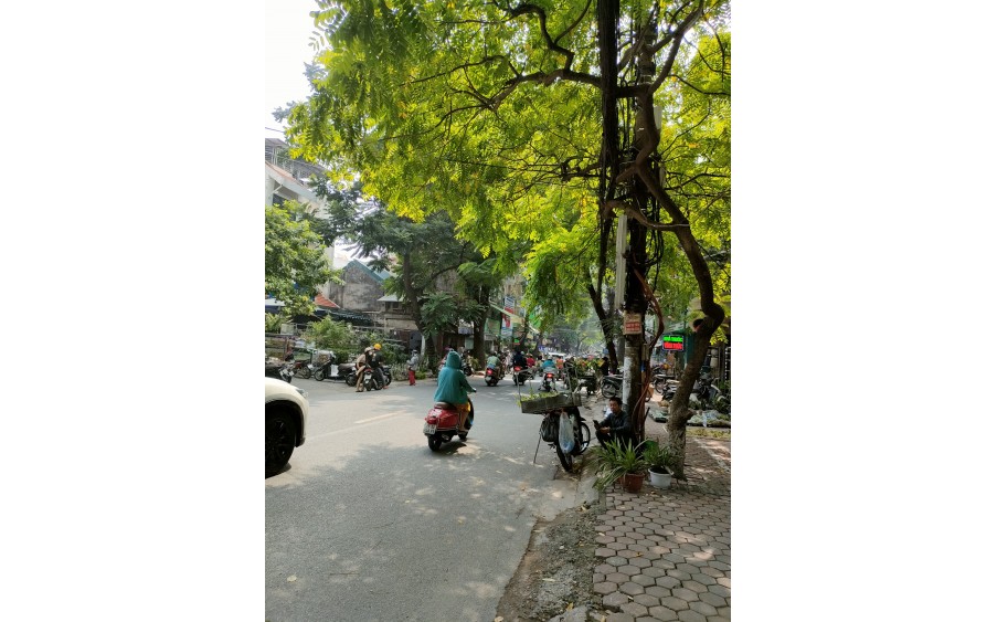 Cho thuê lâu dài mặt phố Hoàng Hoa Thám, Ba Đình 90m T1, T2 93m, 6 tầng, mặt tiền 4m, 42 tr/ th, thang máy, tầng hầm để xe.