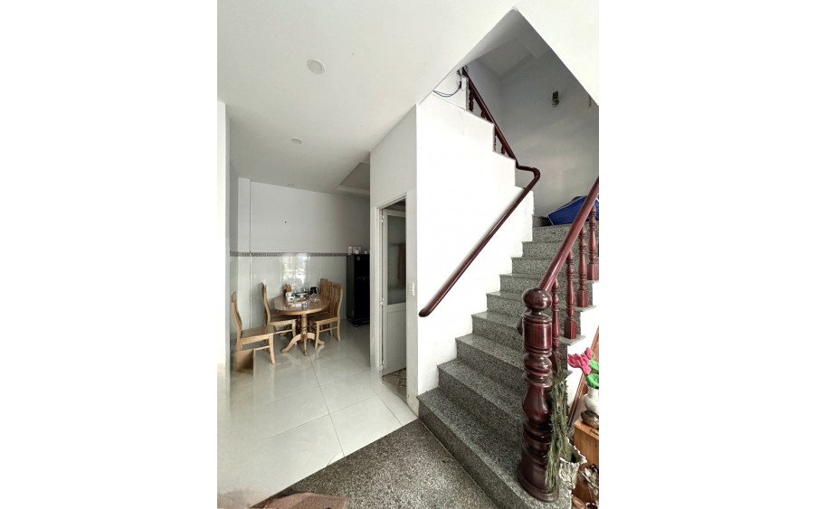 Bán nhà  Quận 9, Nguyễn Duy Trinh, 57m2. P/ lô, đường 8m có lề, chỉ 3ty nhỉnh