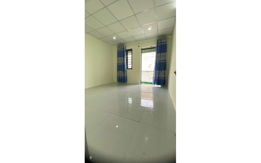 Nhà đẹp 4x8m 2pn gần ủy ban và chợ Thạnh Xuân! Hẻm xe hơi! Giá tốt!