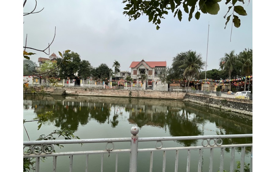 bán 150m full thổ cư wie hồ - đường ô tô tránh - siêu đẹp - sát Thị Trấn Chúc Sơn
